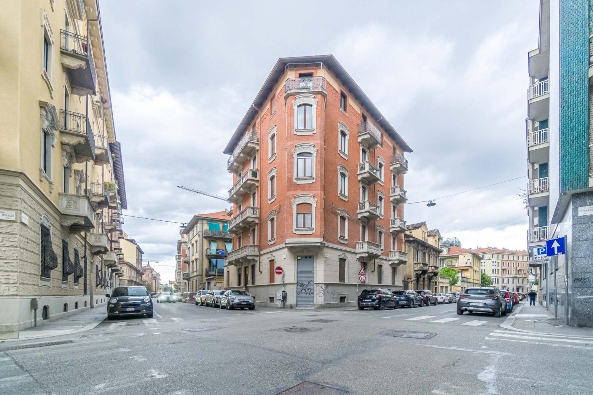 Torino Old Fashion Apartment With Balcony Eksteriør billede
